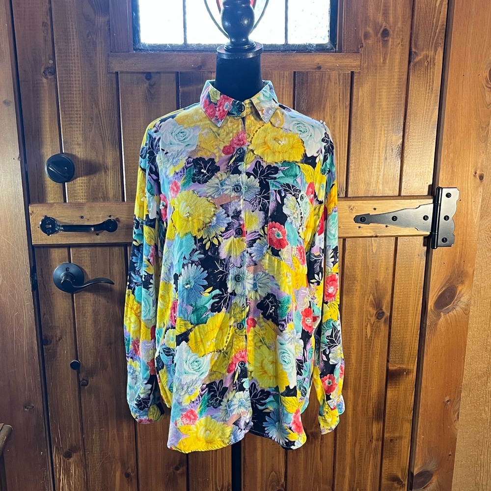 Vintage Short Circuit Small floral button-down shirt long sleeve.  Women.